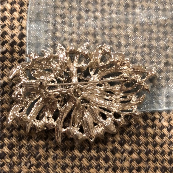 Brooch - Picture 3 of 5